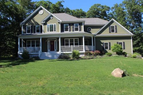 20 Oakbrook Ct, East Greenwich, RI 02889 exterior