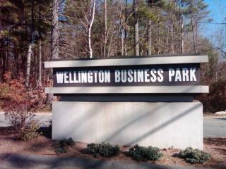 100 Dartmouth Dr, Auburn, NH 03032 exterior