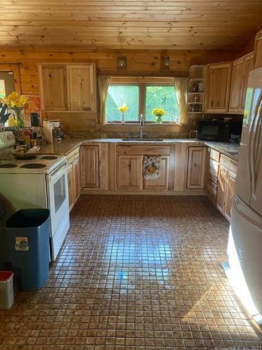50 Pigeon Swamp Rd, South Windham, CT 06266 exterior