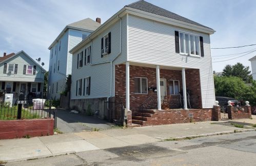 289 Phillips Ave, New Bedford, MA 02746 exterior