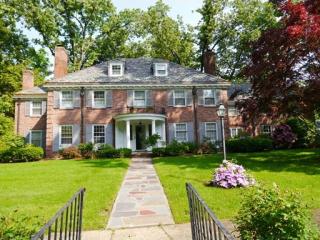 205 Colony Rd, Springfield, MA 01106 exterior