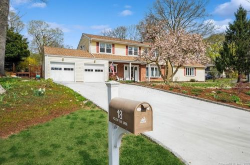 18 Hollow Oak Ln, Stamford, CT 06905 exterior