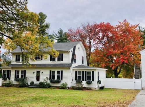 7 Harvey Rd, Londonderry, NH 03053 exterior