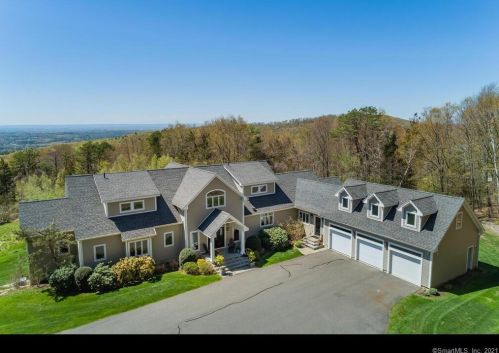14 Hangdog Ln, Somers, CT 06071 exterior