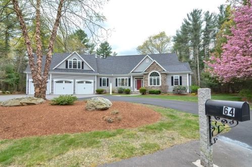 64 Hewitt Dr, Raynham, MA 02767 exterior