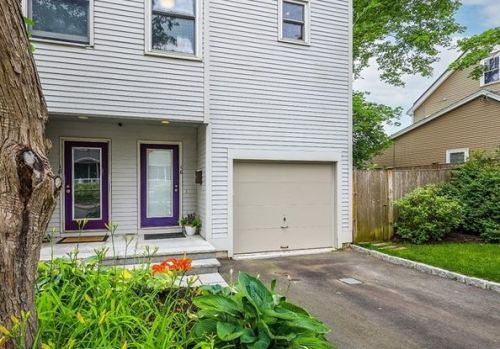 16 Alden Pl, Newton, MA 02465 exterior