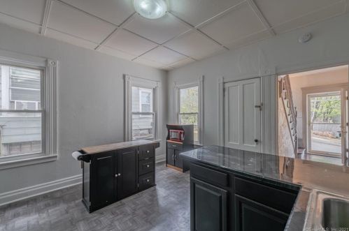 12 Arnold St, Norwich, CT 06360 exterior