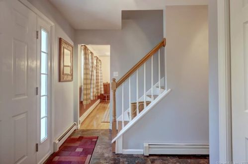 16 Applegate Ln, Upper Stepney, CT 06468 exterior