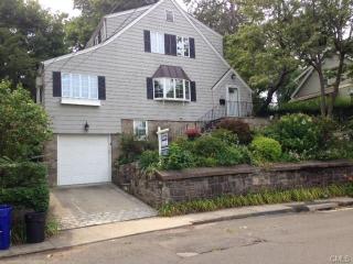 40 Burritt Ave, Norwalk, CT 06854 exterior