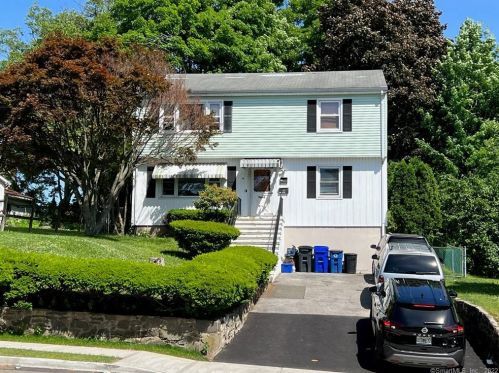 14 Soundview Ave, Norwalk, CT 06854 exterior