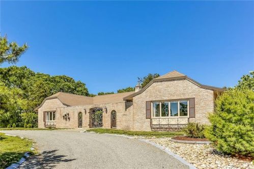 7 Sablemont Ct, Westerly, RI 02891 exterior