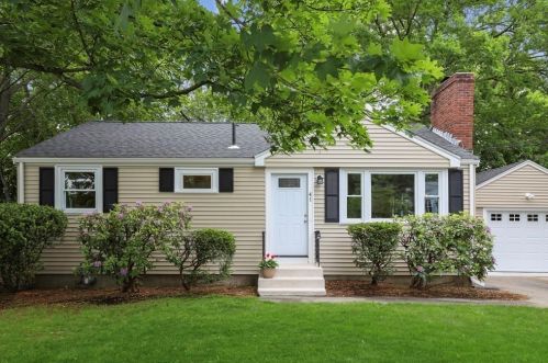 41 Lake Dr, Weymouth, MA 02188 exterior