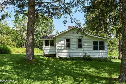 212 Sandisfield Rd, Sandisfield, MA 01255 exterior