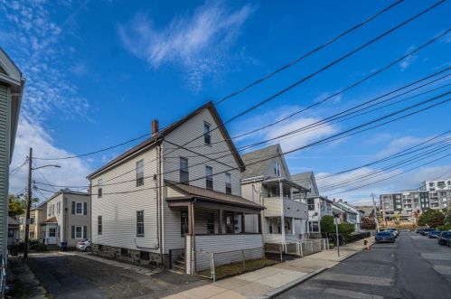 33 Snow St, Roxbury-Xing, MA 02135 exterior