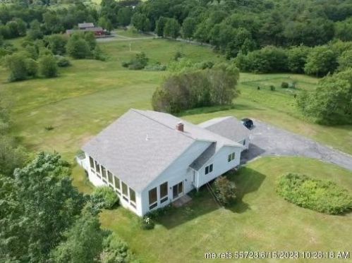 5 Benjamin Dr, Hallowell, ME 04347 exterior