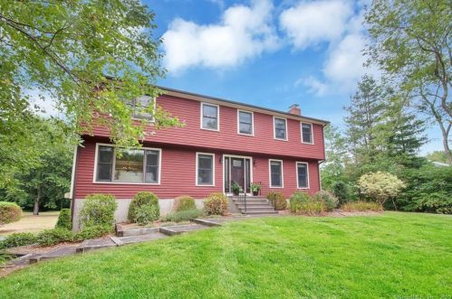 98 Old Castle Dr, Upper-Stepney, CT 06468 exterior