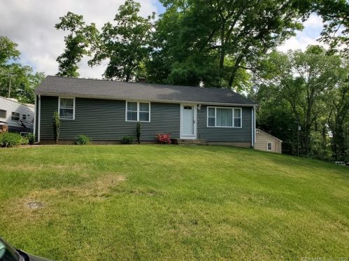 48 Oak Hill Dr, Thompson, CT 06277 exterior