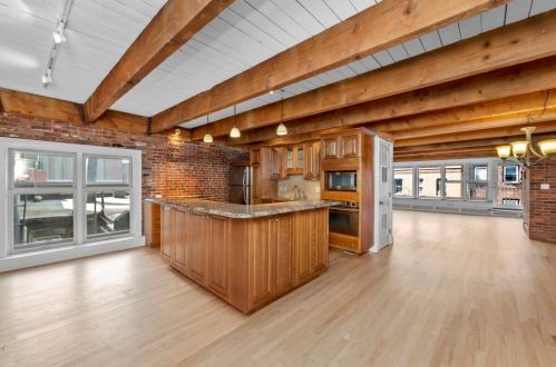130 Fulton St, Roxbury-Xing, MA 02109 exterior