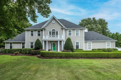 2 Empire Ln, Bethel, CT 06801 exterior