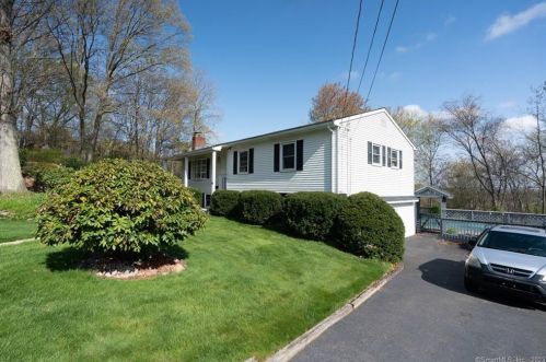 23 Green Hills Cir, Waterbury, CT 06708 exterior