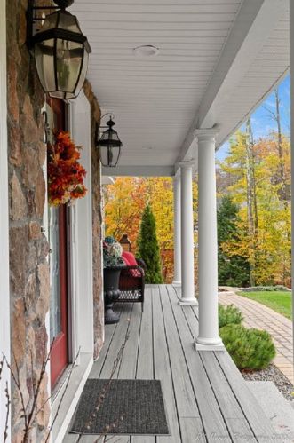 8 Hardy Ln, Hampton Falls, NH 03844 exterior