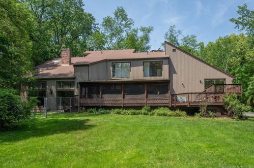 19 High Wood Rd, Bloomfield, CT 06002 exterior