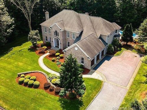 102 Old Tree Farm Ln, Bridgeport, CT 06611 exterior