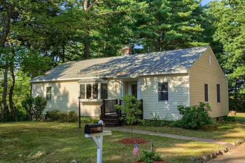 35 Birchwood Rd, Wilmington, MA 01887 exterior