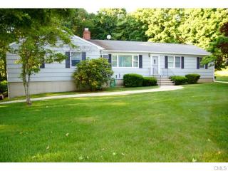 5 Meadowlark Dr, Huntington, CT 06484 exterior