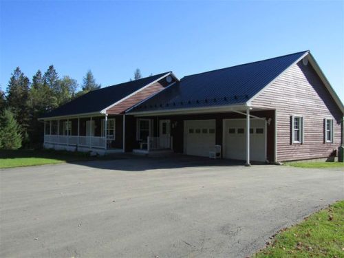 32 Aldrich Rd, Colebrook, NH 03576 exterior