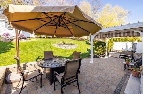 65 Mulberry Ln, Middletown, CT 06457 exterior