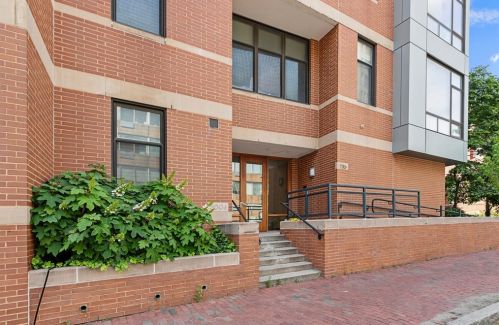 735 Harrison Ave, Roxbury-Xing, MA 02118 exterior