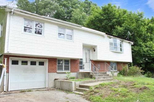 90 Lucas Park Rd, Norwich, CT 06360 exterior