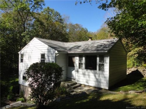 176 Round Hill Rd, Colchester, CT 06420 exterior