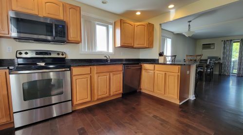 69 Bayberry Ln, Londonderry, NH 03053 exterior