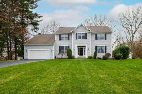 109 Misty Meadow Ln, North Kingstown, RI 02852 exterior