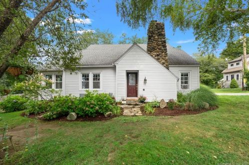 17 Cedar St, Centerbrook, CT 06409 exterior
