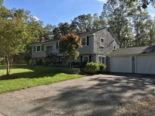 9 Bramble Bush Dr, Sandwich, MA 02644 exterior