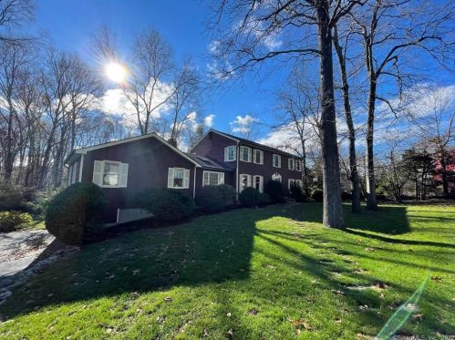 72 Autumn Ridge Rd, Bridgeport, CT 06611 exterior