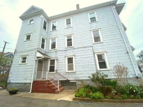 679 Brock Ave, New-Bedford, MA 02744 exterior