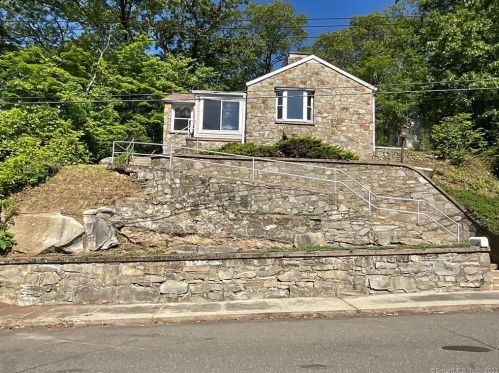 37 Ells St, Ansonia, CT 06401 exterior