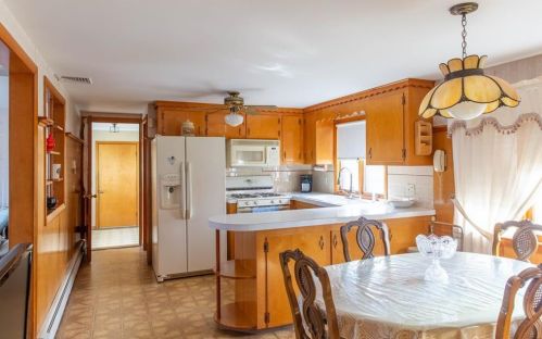 42 Hawthorne St, Providence, RI 02907 exterior