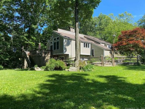 524 Barrack Hill Rd, Ridgefield, CT 06877 exterior