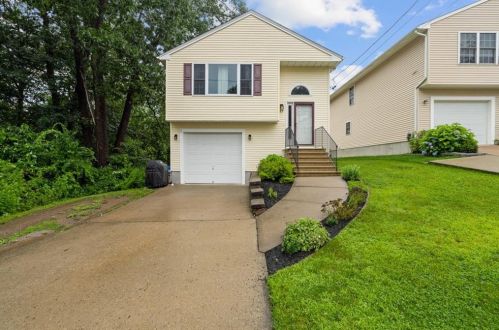 57 Ballou St, Cumberland, RI 02864 exterior