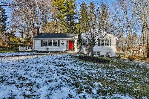 8 Swart Ter, Nashua, NH 03064 exterior
