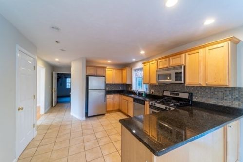 68 Brewster Rd, Mashpee, MA 02649 exterior