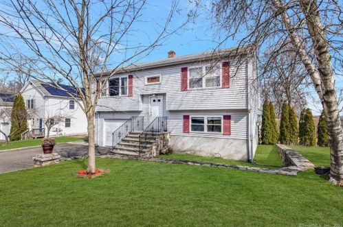 24 Mcadoo Ave, Bridgeport, CT 06611 exterior