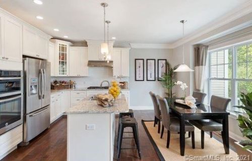 201 Ridgewood Dr, Waterbury, CT 06710 exterior