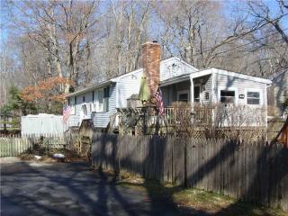 41 Winterberry Rd, South Kingstown, RI 02874 exterior