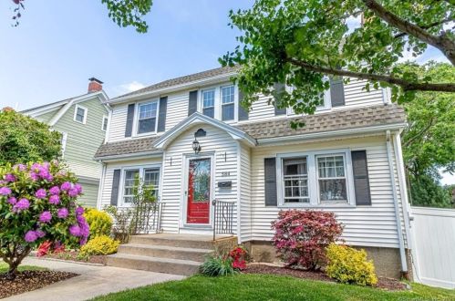 584 Montauk Ave, United States Coast Guard Ac, CT 06320 exterior